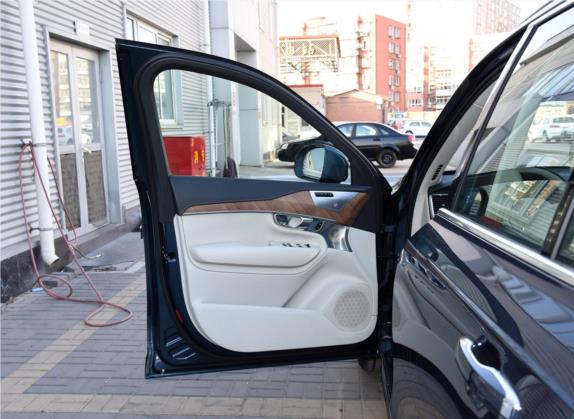 沃尔沃XC90新能源 2019款 E驱混动 T8 智尊版 7座 国V 车厢座椅   前门板