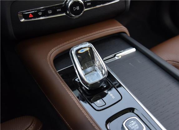 沃尔沃XC90新能源 2020款 E驱混动 T8 智尊豪华版 7座 中控类   挡把