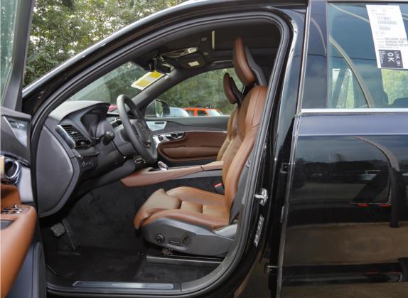 沃尔沃XC90新能源 2022款 E驱混动 T8 智尊豪华版 7座 车厢座椅   前排空间