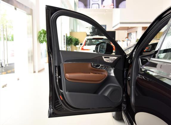 沃尔沃XC90新能源 2022款 改款 E驱混动 T8 智尊豪华版 7座 车厢座椅   前门板