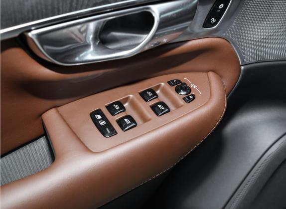沃尔沃XC90新能源 2023款 T8 RECHARGE 智尊豪华版 7座 车厢座椅   门窗控制
