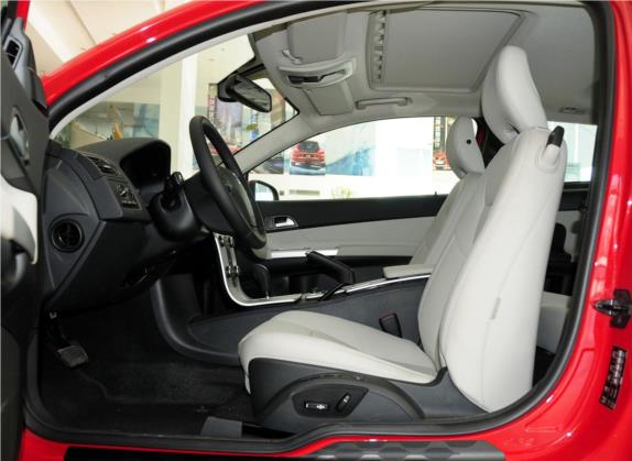 沃尔沃C30 2011款 2.0 智雅版 车厢座椅   前排空间