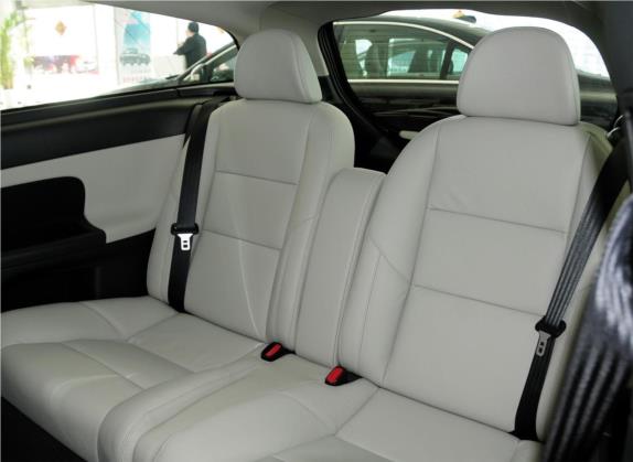 沃尔沃C30 2011款 2.0 智雅版 车厢座椅   后排空间