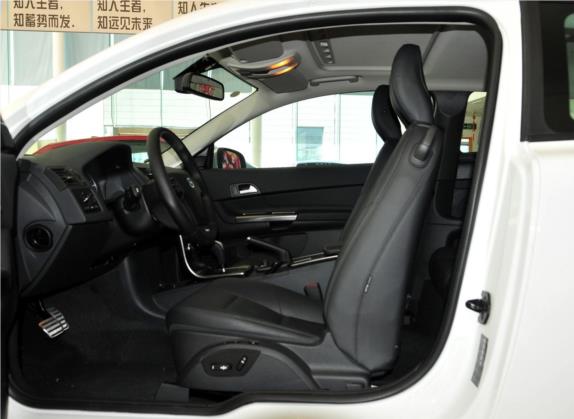 沃尔沃C30 2011款 2.0 R-Design 车厢座椅   前排空间