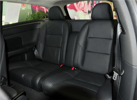 沃尔沃C30 2011款 2.0 R-Design 车厢座椅   后排空间