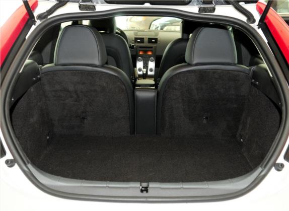沃尔沃C30 2011款 2.0 R-Design 车厢座椅   后备厢