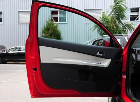 沃尔沃C30 2012款 2.0L Aktiv 乐动套装版 车厢座椅   前门板