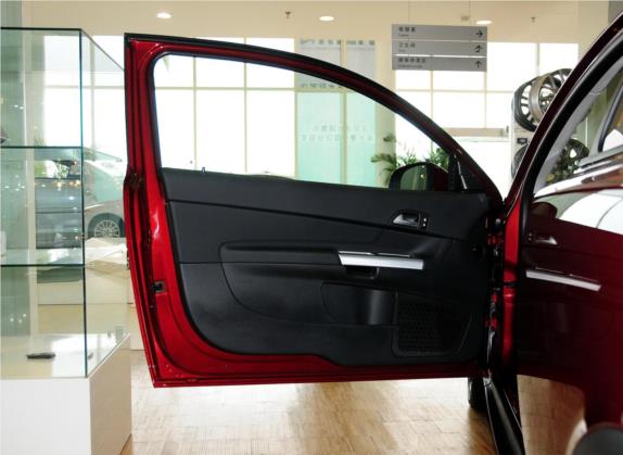 沃尔沃C30 2013款 2.0L 炫动版 车厢座椅   前门板