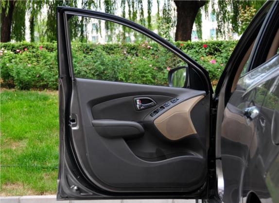 北京现代ix35 2010款 2.4L 自动四驱领航版GLS 车厢座椅   前门板