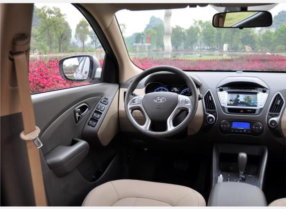 北京现代ix35 2010款 2.0L 自动两驱精英版GLS 中控类   驾驶位