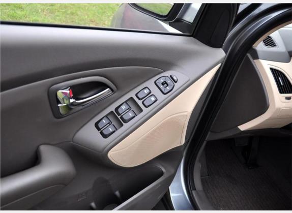 北京现代ix35 2010款 2.0L 自动两驱精英版GLS 车厢座椅   门窗控制