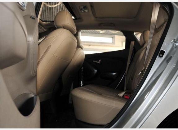北京现代ix35 2010款 2.4L 自动两驱尊贵版GLS 车厢座椅   后排空间