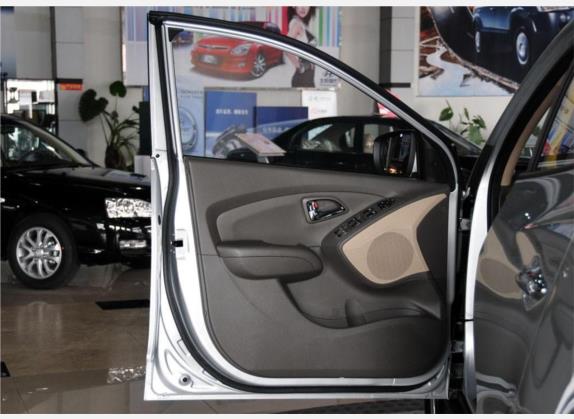 北京现代ix35 2010款 2.4L 自动两驱尊贵版GLS 车厢座椅   前门板