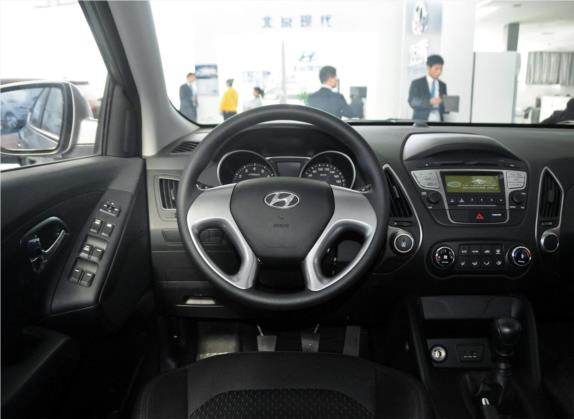 北京现代ix35 2013款 2.0L 手动两驱舒适型GL 国IV 中控类   驾驶位
