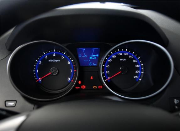 北京现代ix35 2013款 2.0L 手动两驱舒适型GL 国IV 中控类   仪表盘