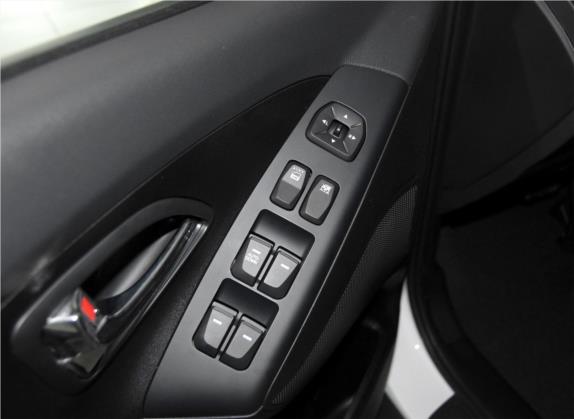 北京现代ix35 2013款 2.0L 自动两驱舒适型GL 国IV 车厢座椅   门窗控制