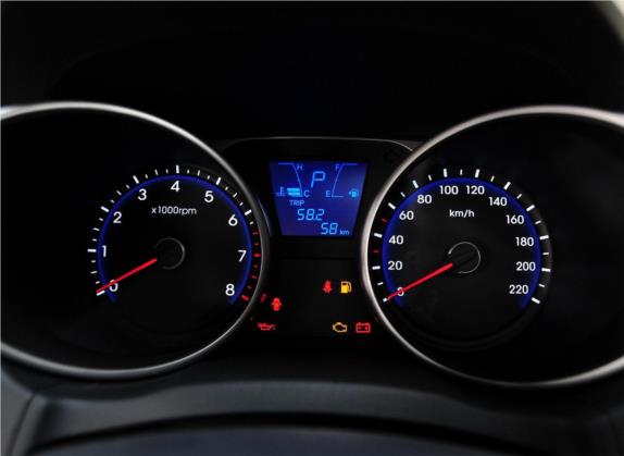 北京现代ix35 2013款 2.0L 自动两驱舒适型GL 国V 中控类   仪表盘