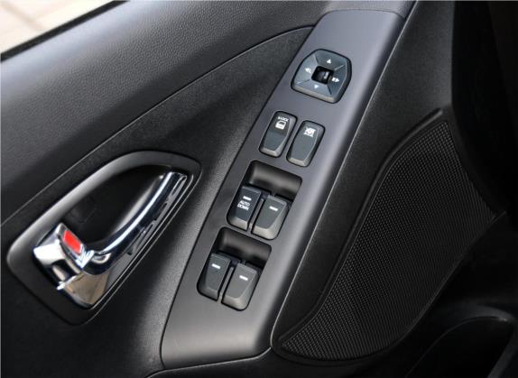 北京现代ix35 2013款 2.0L 自动两驱舒适型GL 国V 车厢座椅   门窗控制