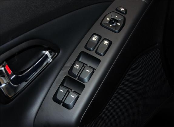 北京现代ix35 2013款 2.0L 自动四驱智能型GLS 国V 车厢座椅   门窗控制