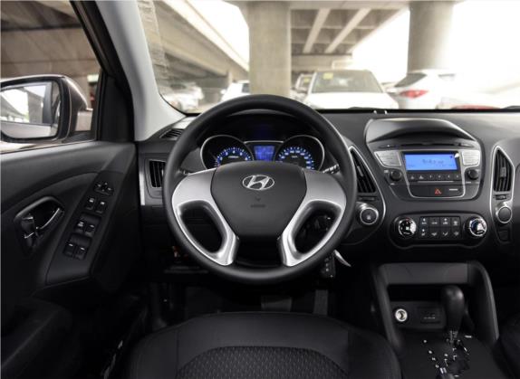 北京现代ix35 2015款 2.0L 自动两驱舒适型 国IV 中控类   驾驶位