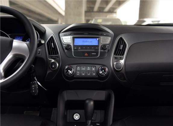 北京现代ix35 2015款 2.0L 自动两驱舒适型 国IV 中控类   中控台