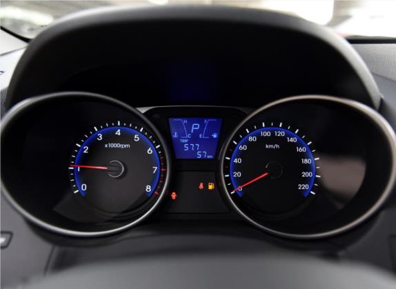 北京现代ix35 2015款 2.0L 自动两驱舒适型 国IV 中控类   仪表盘
