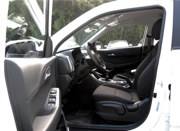 北京现代ix35 2018款 2.0L 手动两驱智勇·畅质版 车厢座椅   前排空间