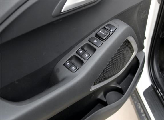 北京现代ix35 2019款 2.0L 手动两驱智勇·畅质版 国V 车厢座椅   门窗控制