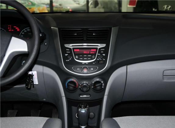 瑞纳 2010款 三厢 1.4L 手动舒适型GS 中控类   中控台
