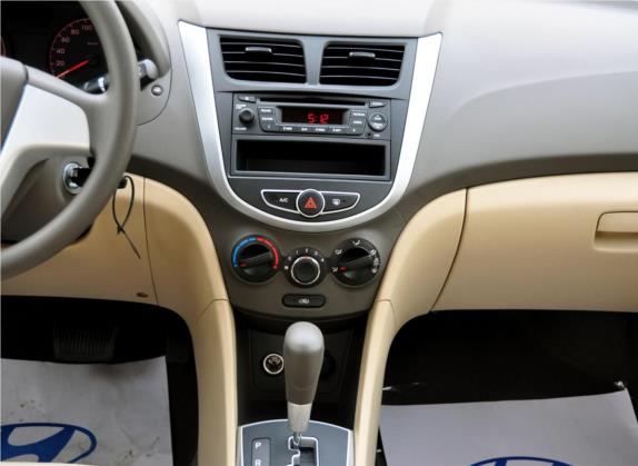 瑞纳 2010款 三厢 1.4L 自动舒适型GS 中控类   中控台