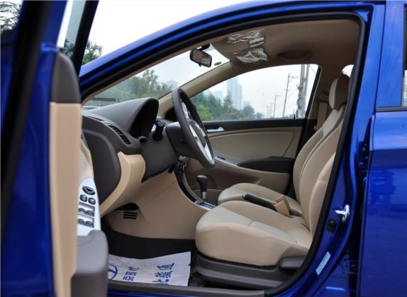 瑞纳 2010款 三厢 1.4L 自动舒适型GS 车厢座椅   前排空间