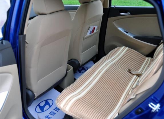 瑞纳 2010款 三厢 1.4L 自动舒适型GS 车厢座椅   后排空间