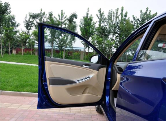 瑞纳 2010款 三厢 1.4L 自动舒适型GS 车厢座椅   前门板