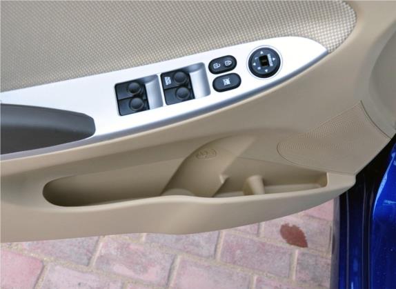 瑞纳 2010款 三厢 1.4L 自动舒适型GS 车厢座椅   门窗控制