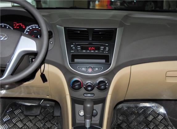 瑞纳 2010款 三厢 1.4L 自动时尚型GT 中控类   中控台