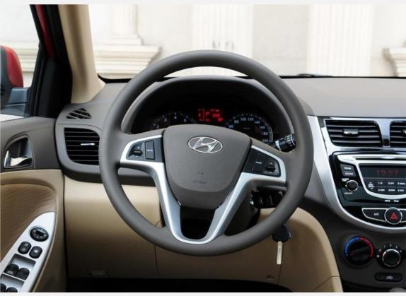 瑞纳 2010款 三厢 1.4L 自动豪华型GLS 中控类   驾驶位