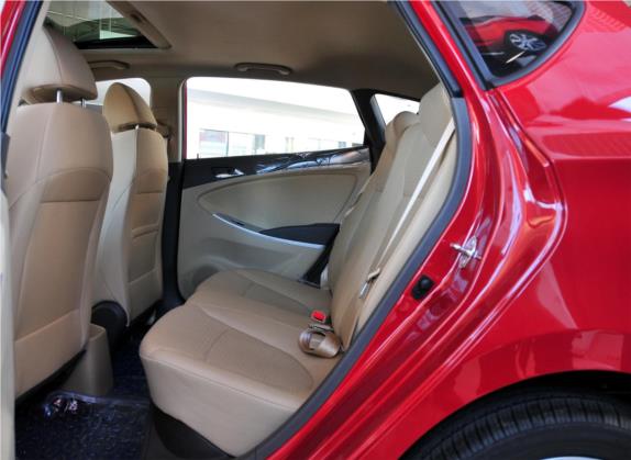 瑞纳 2011款 两厢 1.4L 自动豪华型GLS 车厢座椅   后排空间