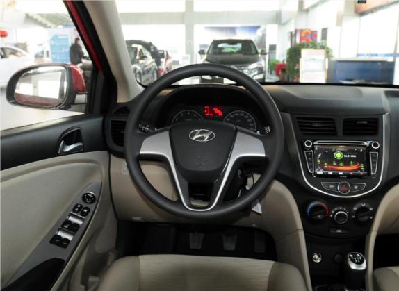 瑞纳 2014款 1.4L 手动智能型GLS 中控类   驾驶位