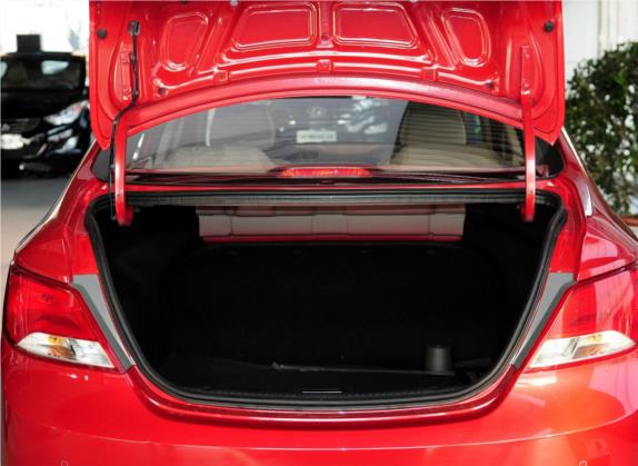 瑞纳 2014款 1.4L 手动智能型GLS 车厢座椅   后备厢