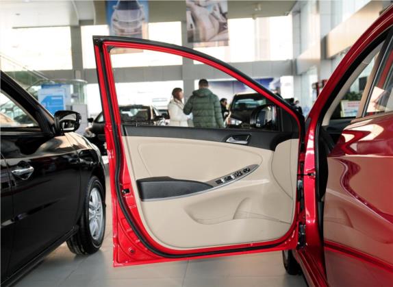 瑞纳 2014款 1.4L 手动智能型GLS 车厢座椅   前门板