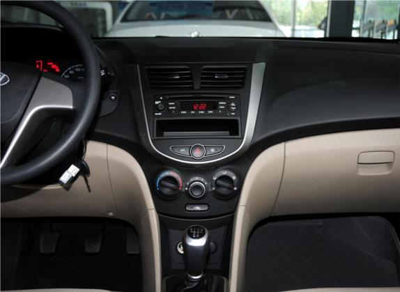 瑞纳 2014款 1.4L 手动时尚型GS 中控类   中控台