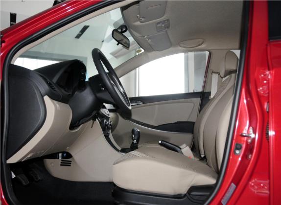 瑞纳 2014款 1.4L 手动时尚型GS 车厢座椅   前排空间