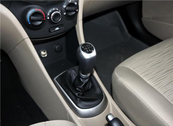 瑞纳 2014款 1.4L 手动时尚型GS 中控类   挡把