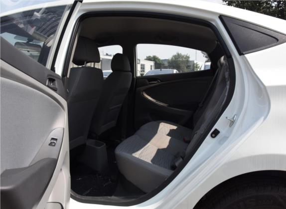 瑞纳 2016款 1.4L 手动智能型GLS 车厢座椅   后排空间