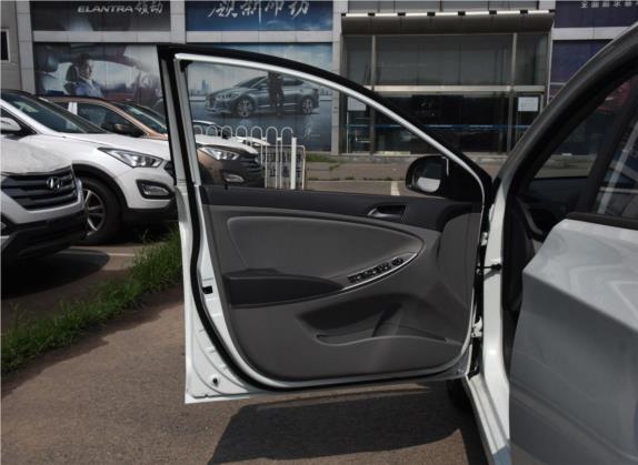 瑞纳 2016款 1.4L 手动智能型GLS 车厢座椅   前门板