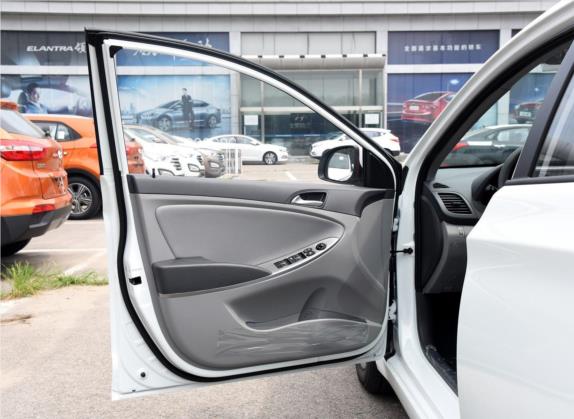 瑞纳 2016款 1.4L 自动智能型GLS 车厢座椅   前门板
