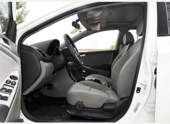 瑞纳 2016款 1.4L 手动旗舰型TOP 车厢座椅   前排空间