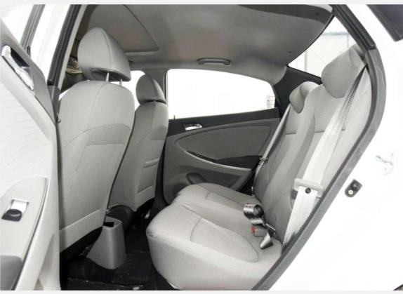 瑞纳 2016款 1.4L 手动旗舰型TOP 车厢座椅   后排空间