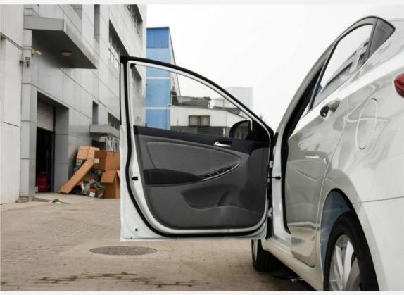 瑞纳 2016款 1.4L 手动旗舰型TOP 车厢座椅   前门板