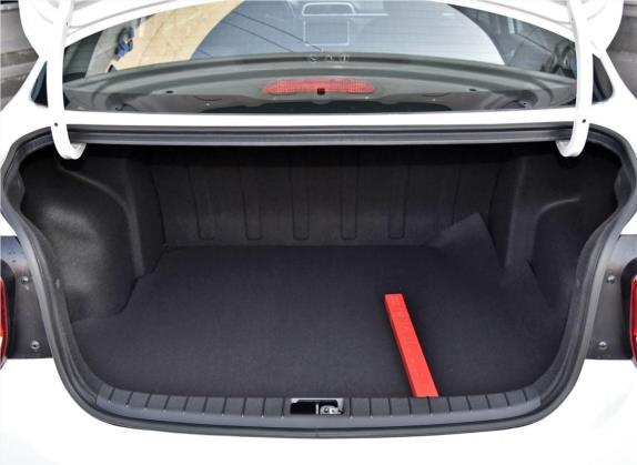 瑞纳 2017款 1.4L 自动跃享网联版 国V 车厢座椅   后备厢
